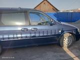 Kia Carnival 2002 года за 2 200 000 тг. в Экибастуз – фото 2