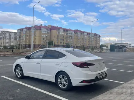 Hyundai Elantra 2019 года за 6 800 000 тг. в Караганда – фото 2