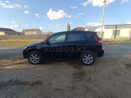 Toyota RAV4 2010 года за 7 600 000 тг. в Актобе – фото 4