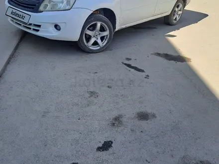 ВАЗ (Lada) Granta 2190 2014 года за 1 800 000 тг. в Усть-Каменогорск – фото 2