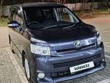 Toyota Voxy 2008 года за 5 800 000 тг. в Караганда
