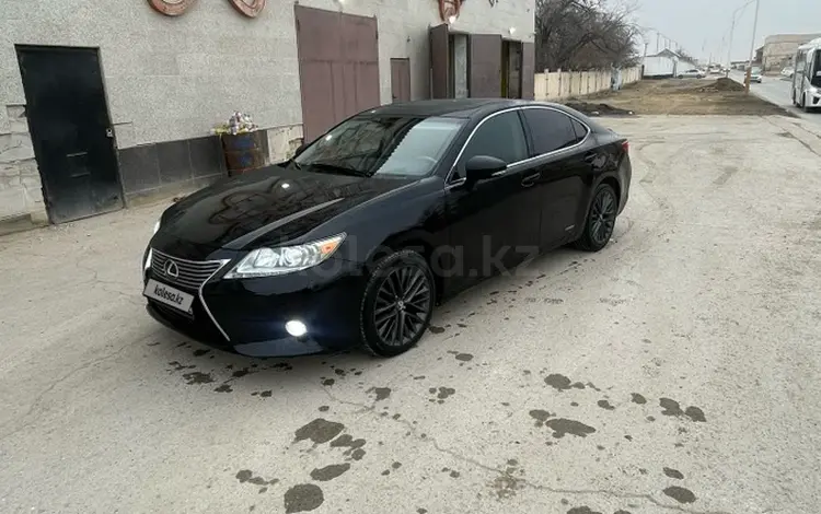 Lexus ES 300h 2013 года за 8 800 000 тг. в Жанаозен