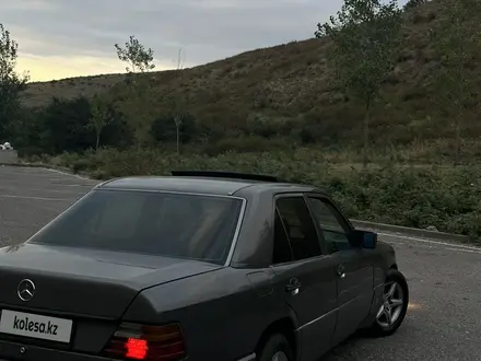 Mercedes-Benz E 230 1992 года за 1 500 000 тг. в Алматы – фото 3