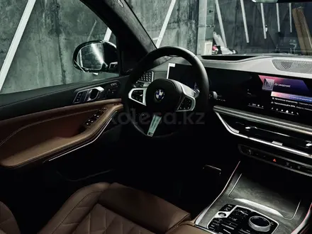 BMW X7 XDrive 40i 2025 года за 80 000 000 тг. в Алматы – фото 27
