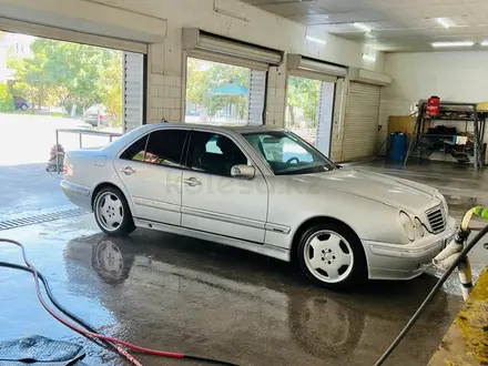 Mercedes-Benz E 320 1999 года за 5 500 000 тг. в Шымкент