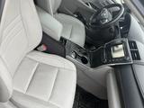 Toyota Camry 2015 года за 7 500 000 тг. в Атырау – фото 3