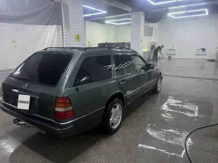 Mercedes-Benz E 280 1995 года за 2 250 000 тг. в Астана – фото 3