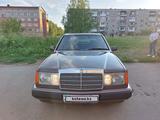Mercedes-Benz E 220 1993 года за 2 800 000 тг. в Усть-Каменогорск – фото 2