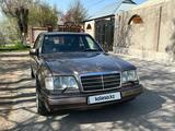 Mercedes-Benz E 220 1994 года за 2 700 000 тг. в Шымкент – фото 4