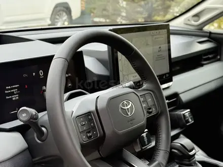 Toyota RAV4 Luxe 2026 года за 25 990 000 тг. в Астана – фото 8