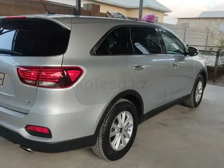 Kia Sorento 2018 года за 7 500 000 тг. в Шымкент – фото 2