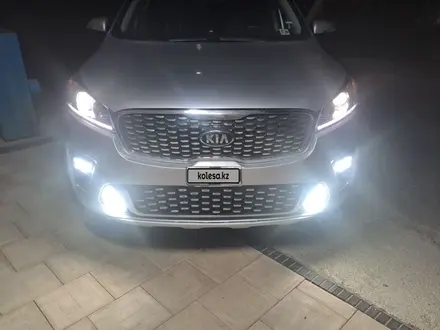 Kia Sorento 2018 года за 7 500 000 тг. в Шымкент – фото 5