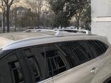 Рейлинг оригинал TOYOTA HIGHLANDER 2020_2025 с установкой под ключ! за 50 000 тг. в Алматы – фото 5