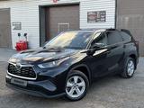 Toyota Highlander 2022 года за 17 500 000 тг. в Караганда