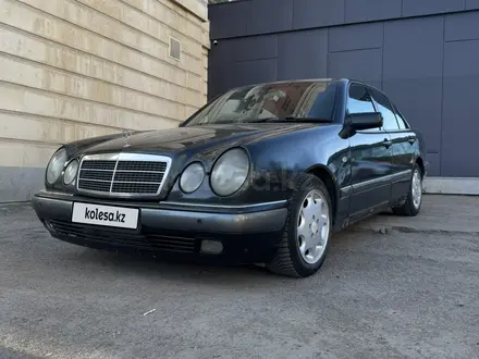 Mercedes-Benz E 280 1996 года за 2 100 000 тг. в Астана