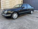Mercedes-Benz E 280 1996 годаүшін2 100 000 тг. в Астана – фото 2