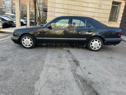 Mercedes-Benz E 280 1996 года за 2 100 000 тг. в Астана – фото 3