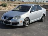 Volkswagen Jetta 2005 годаүшін2 500 000 тг. в Алматы