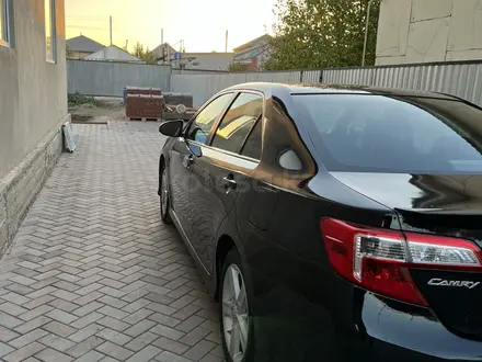 Toyota Camry 2013 года за 5 600 000 тг. в Актобе – фото 2