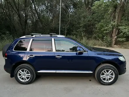 Volkswagen Touareg 2008 года за 6 500 000 тг. в Алматы – фото 2