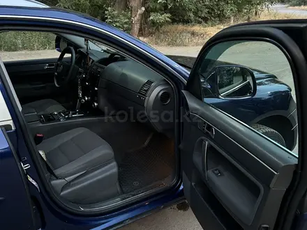 Volkswagen Touareg 2008 года за 6 500 000 тг. в Алматы – фото 8
