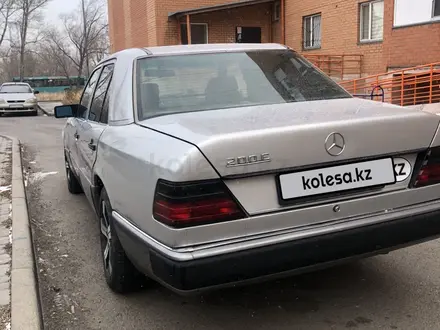 Mercedes-Benz E 200 1991 года за 1 400 000 тг. в Караганда – фото 8