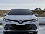 Toyota Camry 2020 года за 18 300 000 тг. в Актобе – фото 4