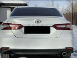 Toyota Camry 2020 года за 18 300 000 тг. в Актобе – фото 5