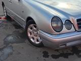 Mercedes-Benz E 230 1997 года за 2 000 000 тг. в Петропавловск – фото 2