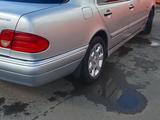Mercedes-Benz E 230 1997 года за 2 000 000 тг. в Петропавловск – фото 3