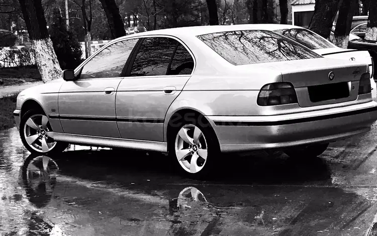 BMW 528 1998 года за 2 900 000 тг. в Шымкент