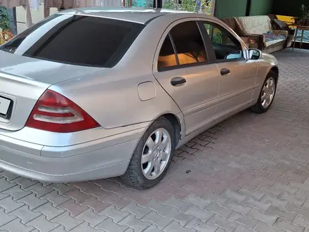 Mercedes-Benz C 240 2000 года за 3 300 000 тг. в Есик – фото 4