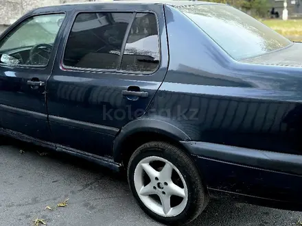 Volkswagen Vento 1992 года за 750 000 тг. в Темиртау – фото 2