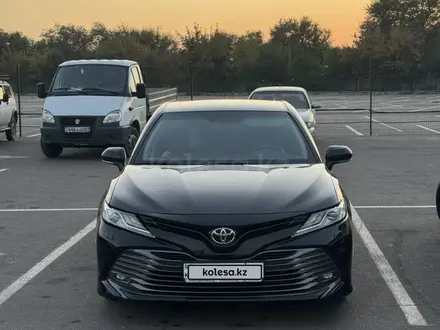 Toyota Camry 2018 года за 15 000 000 тг. в Шымкент – фото 2