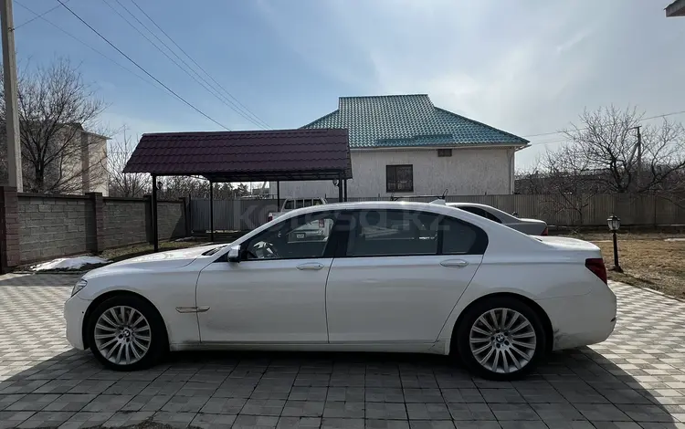 BMW 750 2012 года за 15 000 000 тг. в Алматы