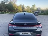 Hyundai Elantra 2022 года за 9 700 000 тг. в Шымкент – фото 4