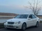 Mercedes-Benz C 200 2002 годаүшін2 600 000 тг. в Петропавловск – фото 4