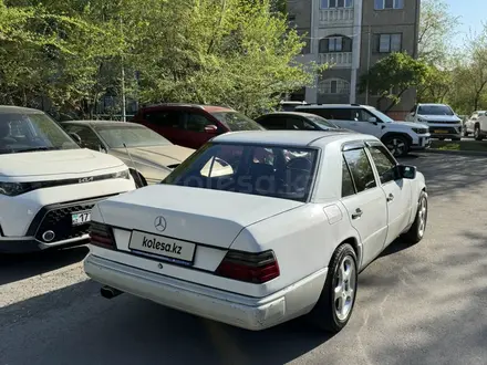 Mercedes-Benz E 230 1991 года за 1 800 000 тг. в Алматы – фото 2