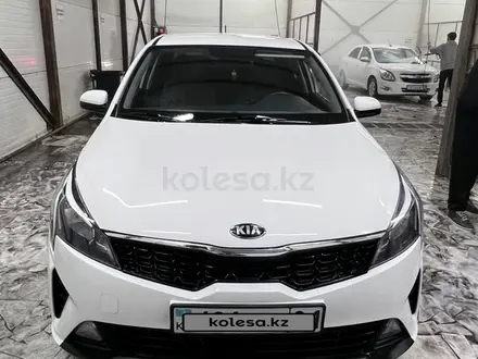 Kia Rio 2021 года за 8 100 000 тг. в Астана