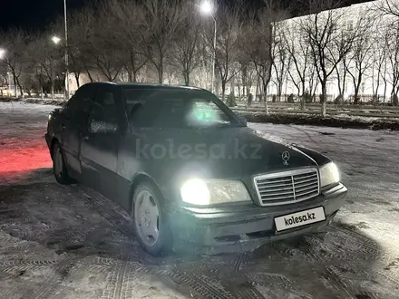 Mercedes-Benz C 240 1998 года за 2 600 000 тг. в Актау – фото 5