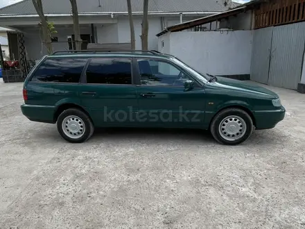 Volkswagen Passat 1995 года за 2 200 000 тг. в Абай (Келесский р-н) – фото 3