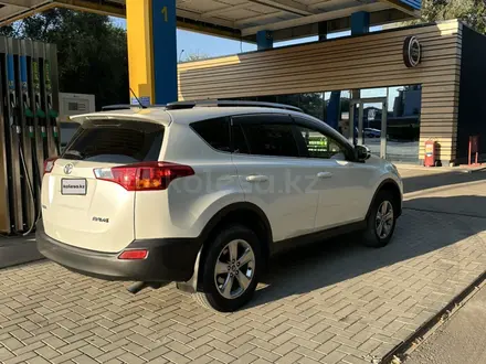 Toyota RAV4 2015 года за 7 000 000 тг. в Уральск – фото 3