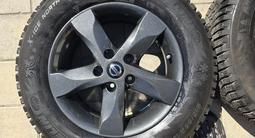 Титановые диски с шипованными шинами на Ниссан Кашкай за 360 000 тг. в Астана