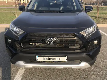 Toyota RAV4 2020 года за 14 900 000 тг. в Атырау