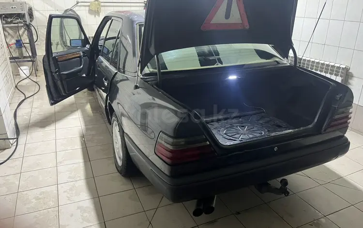 Mercedes-Benz E 300 1989 года за 1 200 000 тг. в Алматы