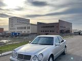 Mercedes-Benz E 320 1998 года за 3 500 000 тг. в Караганда – фото 2