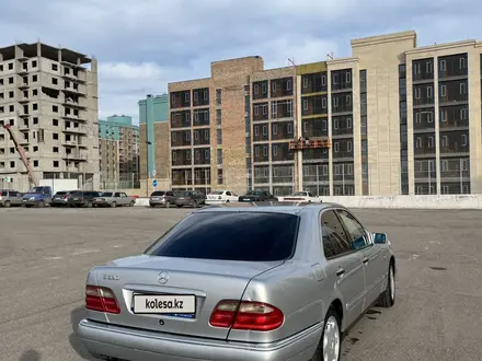 Mercedes-Benz E 320 1998 года за 3 300 000 тг. в Караганда – фото 5