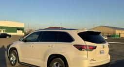 Toyota Highlander 2015 года за 10 000 000 тг. в Атырау – фото 2