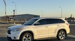 Toyota Highlander 2015 года за 10 000 000 тг. в Атырау