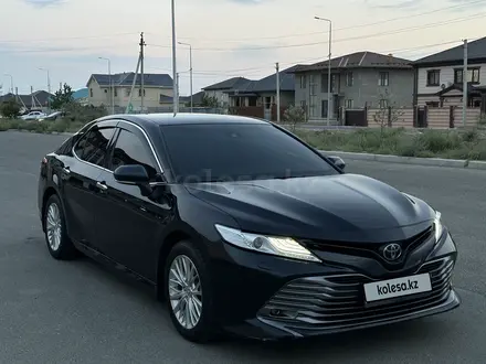 Toyota Camry 2019 года за 8 500 000 тг. в Атырау